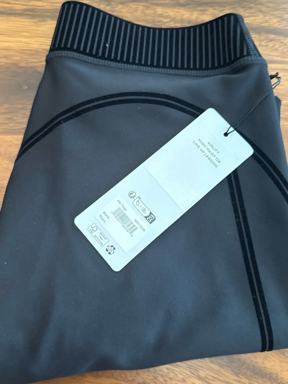 ALO Yoga airlift line up set NEW